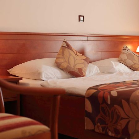 Dorijini Dvori Bed and Breakfast Baška Voda Værelse billede