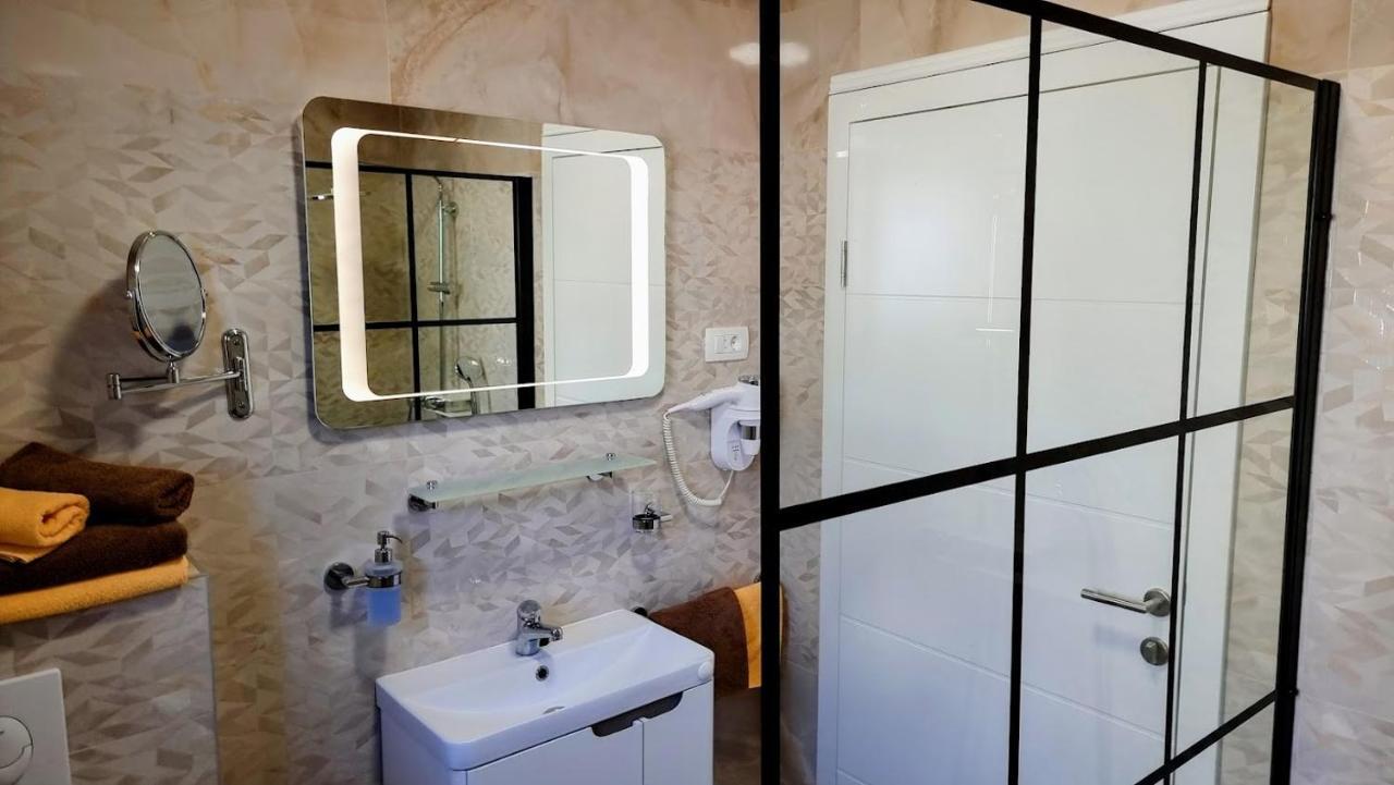 Dorijini Dvori Bed and Breakfast Baška Voda Eksteriør billede
