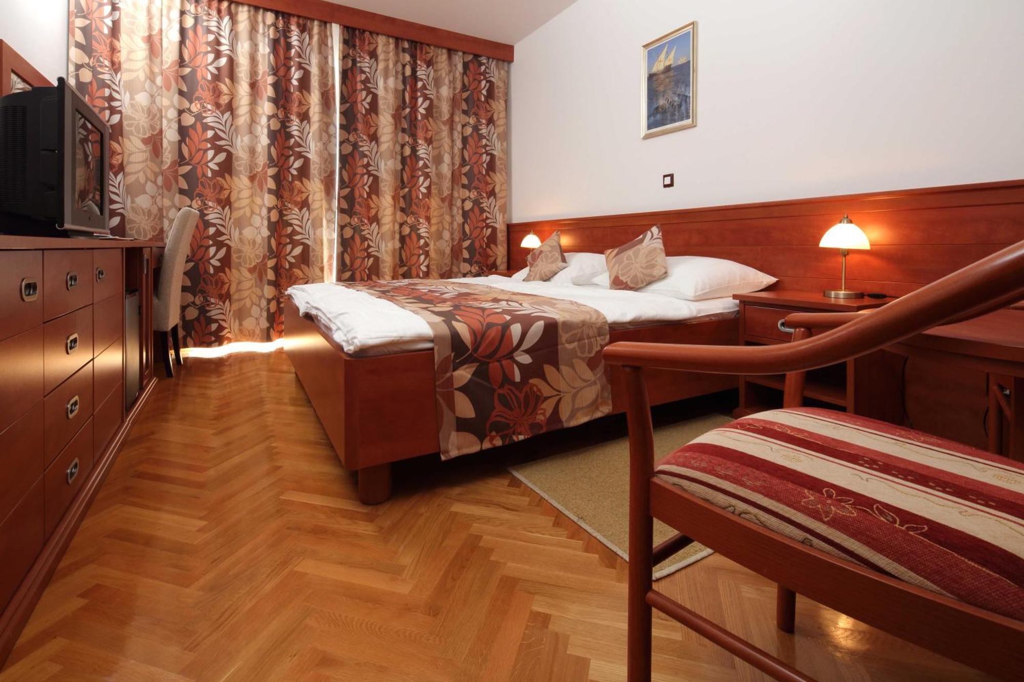 Dorijini Dvori Bed and Breakfast Baška Voda Værelse billede