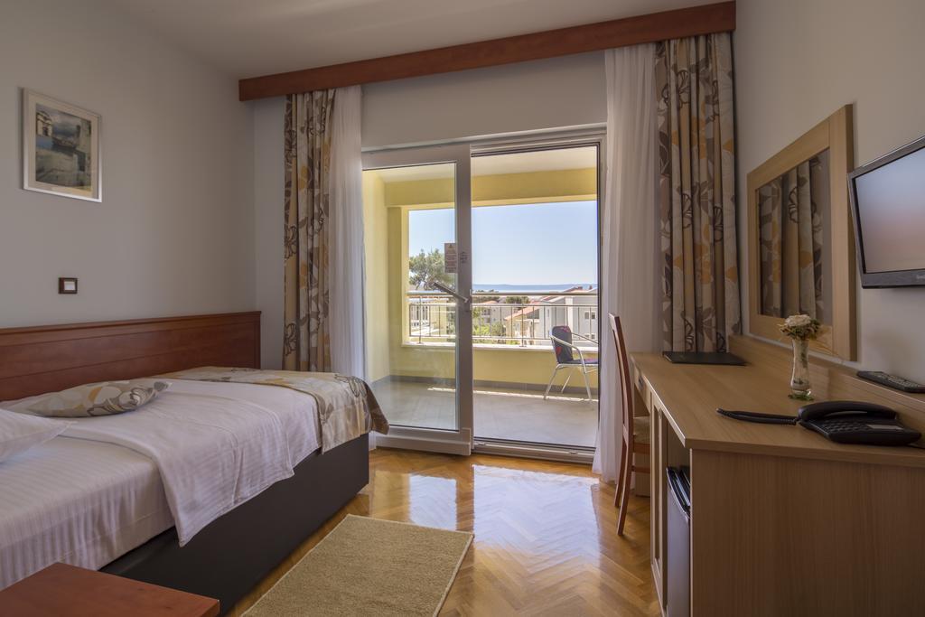 Dorijini Dvori Bed and Breakfast Baška Voda Eksteriør billede
