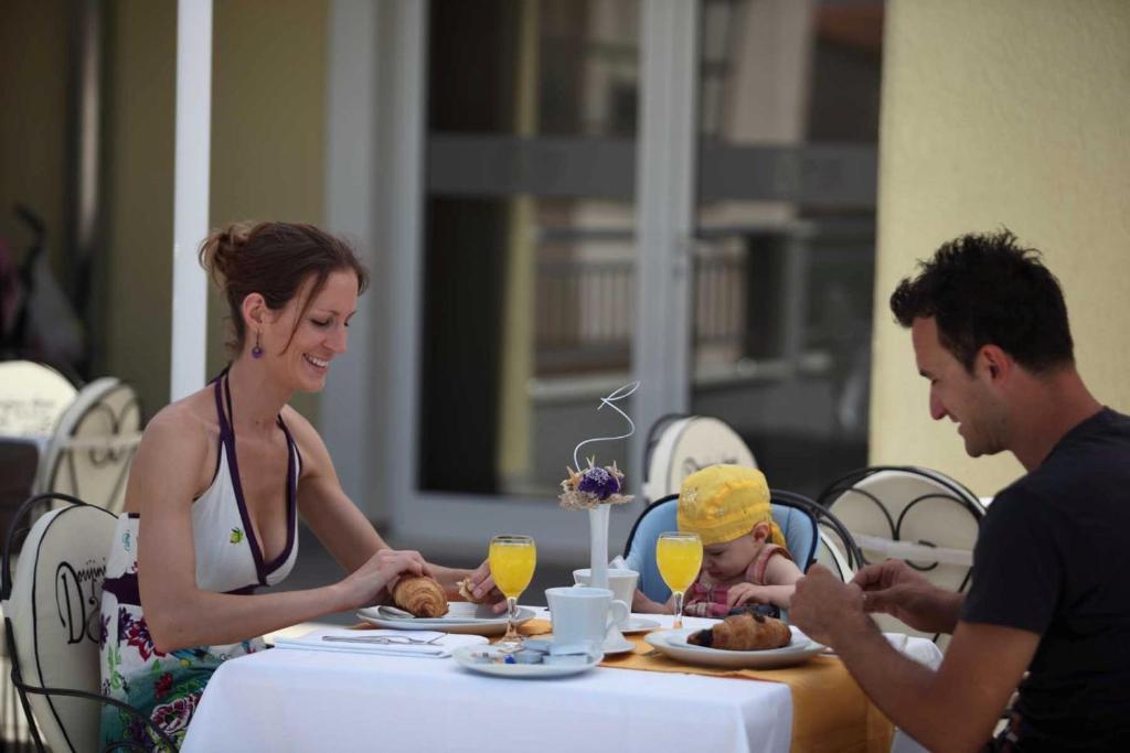 Dorijini Dvori Bed and Breakfast Baška Voda Eksteriør billede